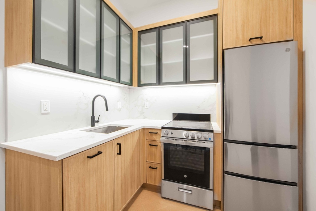 321 East 17th Street - Photo 3
