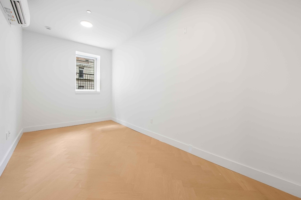 321 East 17th Street - Photo 6