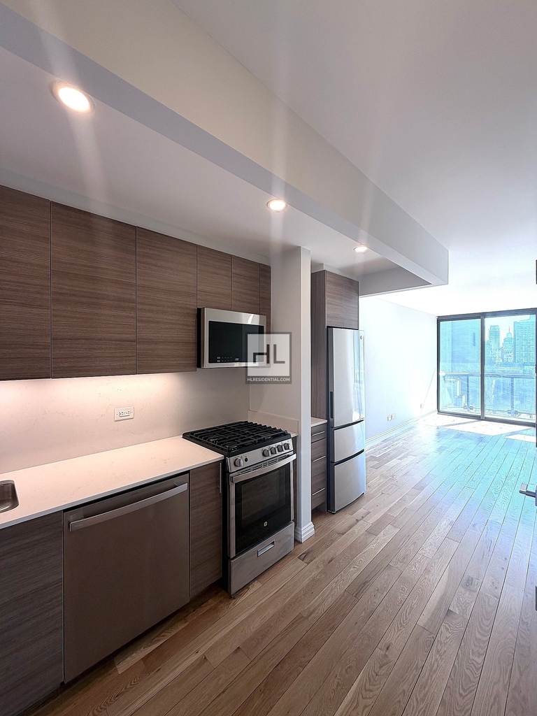 West 48th Street - Photo 1