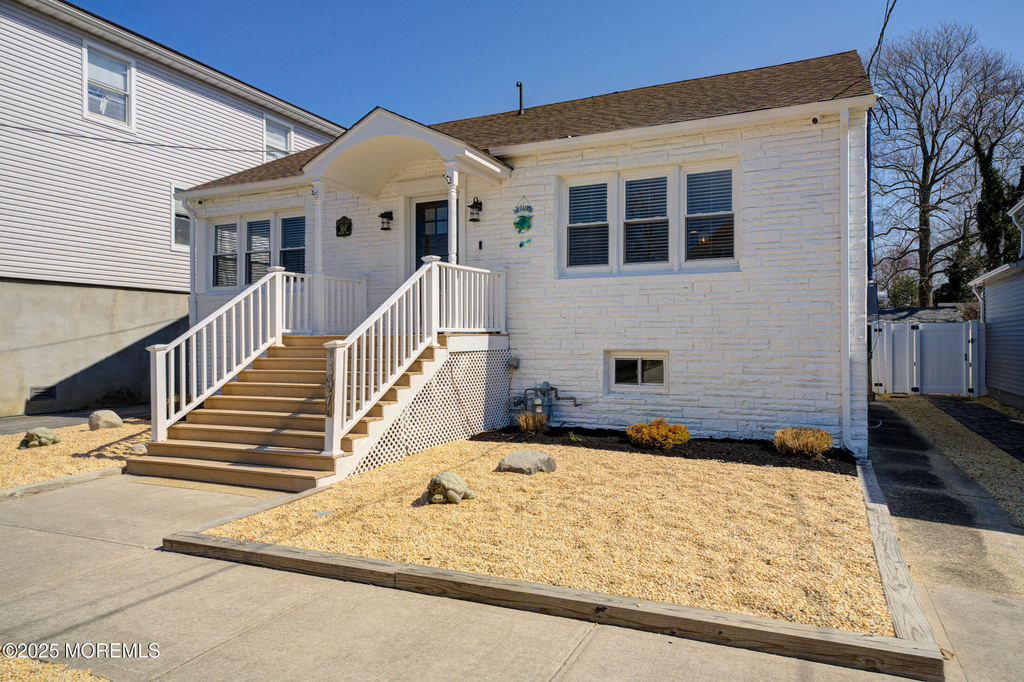 307 Asbury Avenue - Photo 1