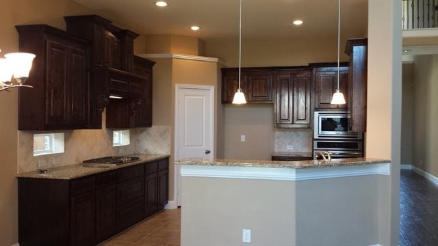 2449 Kingsgate Drive - Photo 2