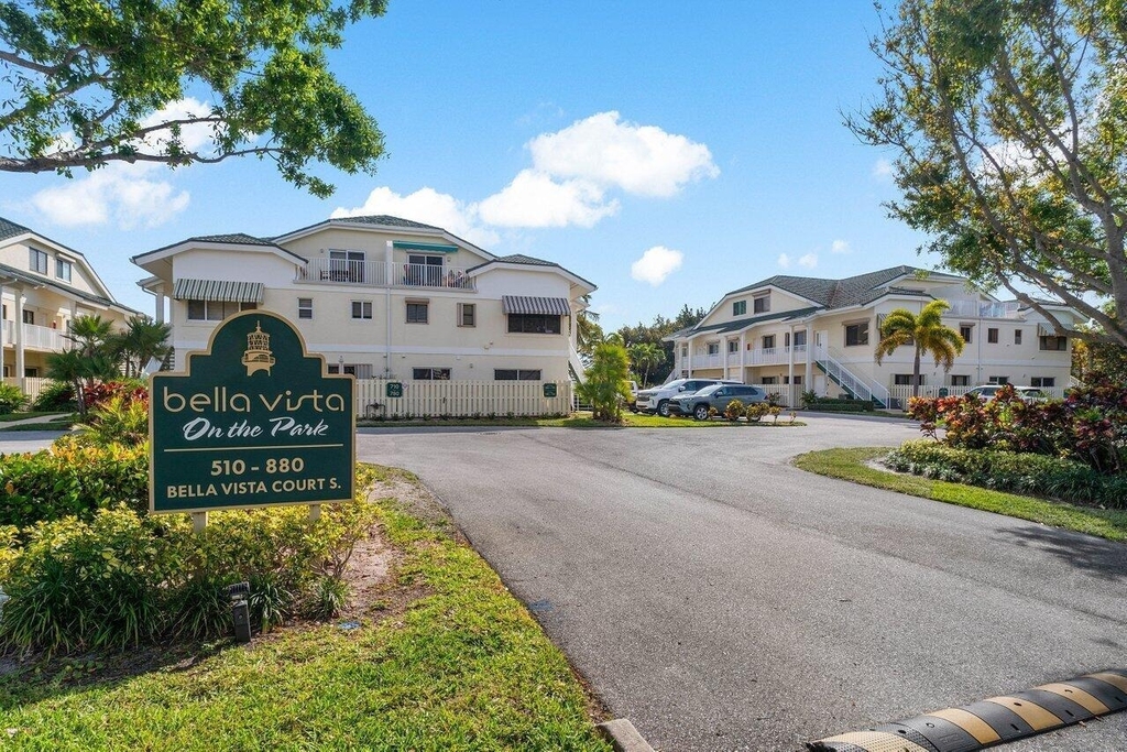820 Bella Vista Court S - Photo 2