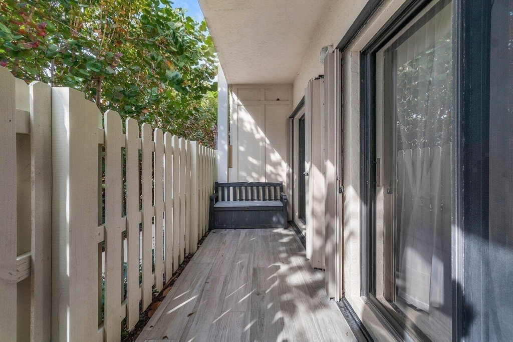 820 Bella Vista Court S - Photo 17