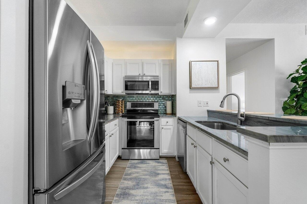 820 Bella Vista Court S - Photo 9