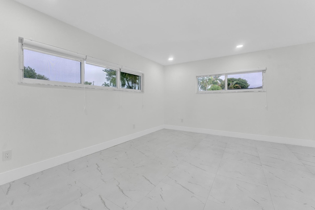 5921 Ne 15th Avenue - Photo 8