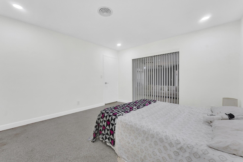 5921 Ne 15th Avenue - Photo 13