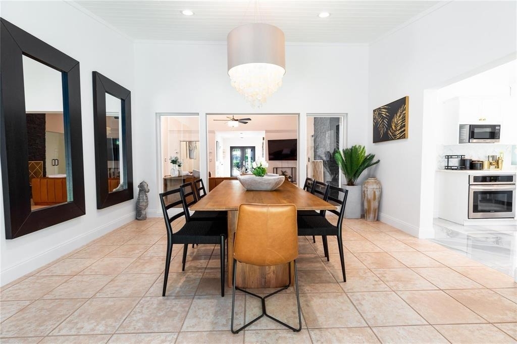 222 N Tradewinds Avenue - Photo 10
