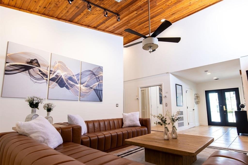 222 N Tradewinds Avenue - Photo 18