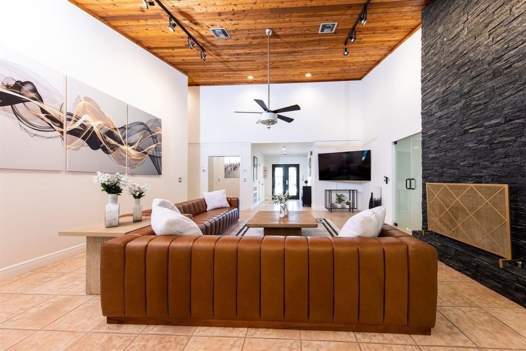 222 N Tradewinds Avenue - Photo 19
