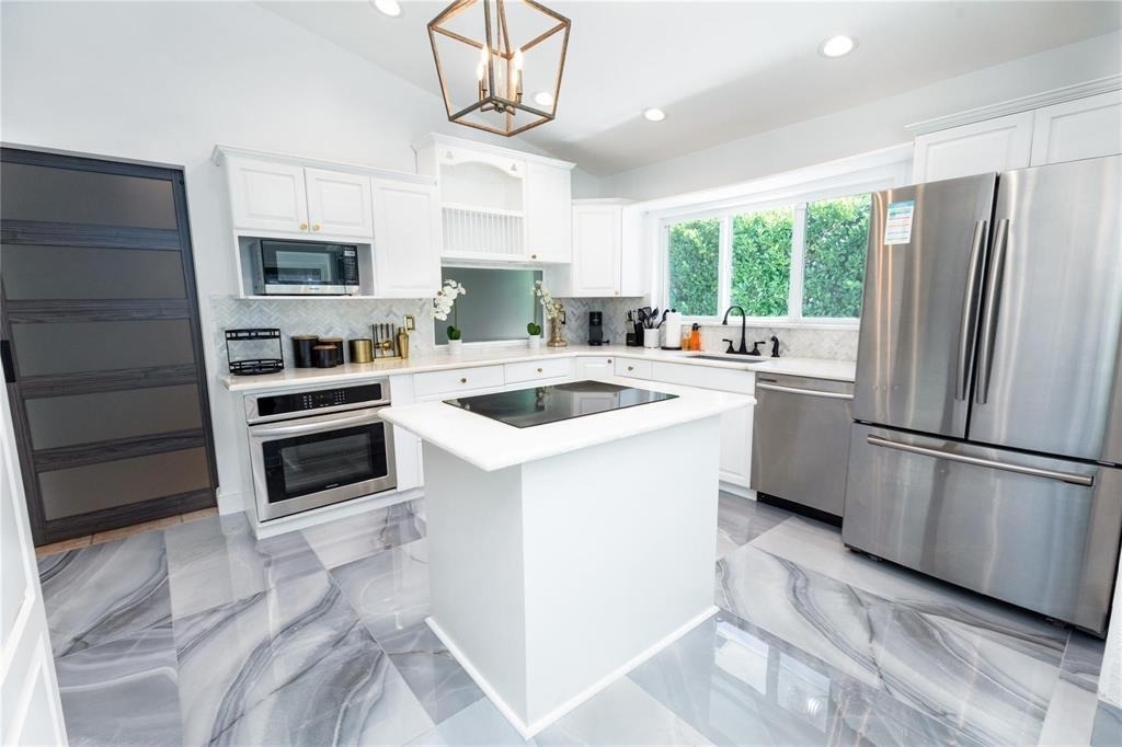222 N Tradewinds Avenue - Photo 8