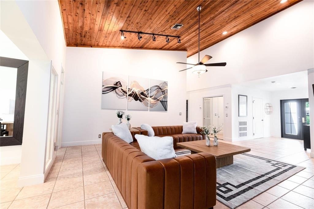 222 N Tradewinds Avenue - Photo 14