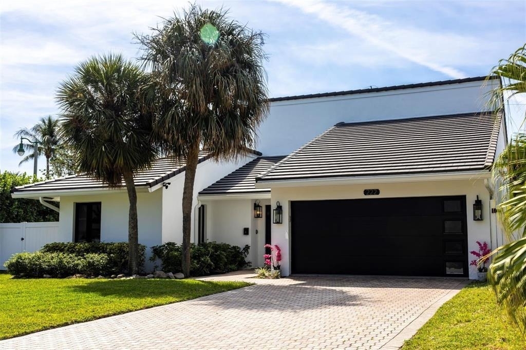 222 N Tradewinds Avenue - Photo 0