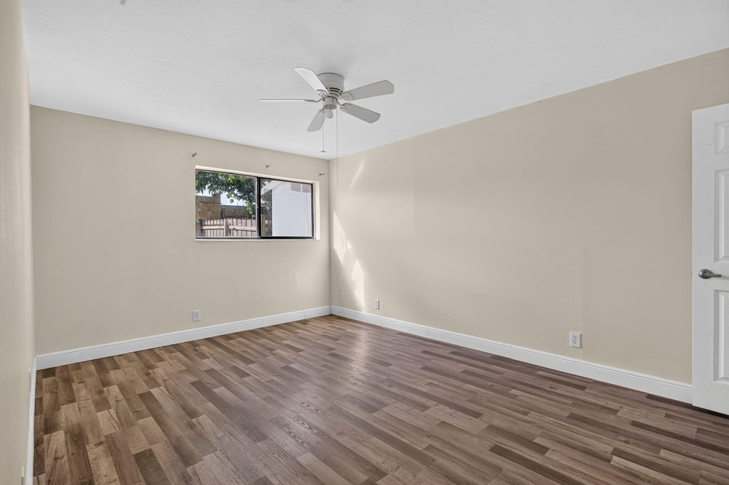 220 Nw 43rd Court - Photo 21