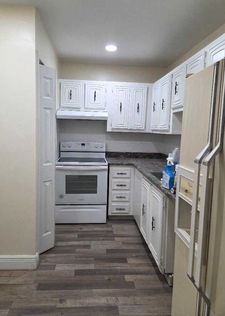 220 Nw 43rd Court - Photo 1