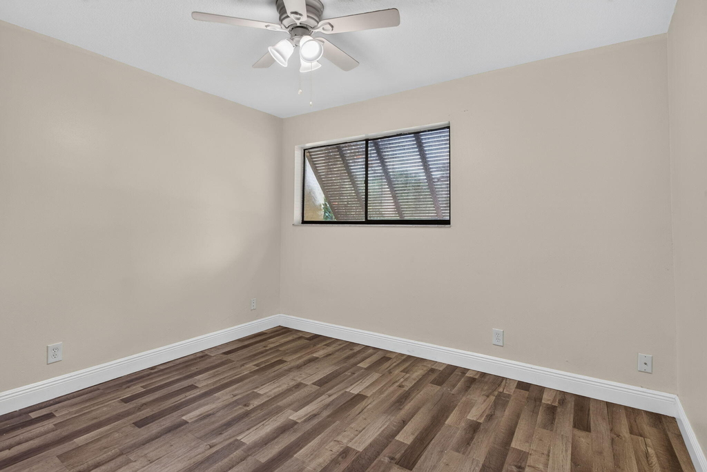 220 Nw 43rd Court - Photo 10
