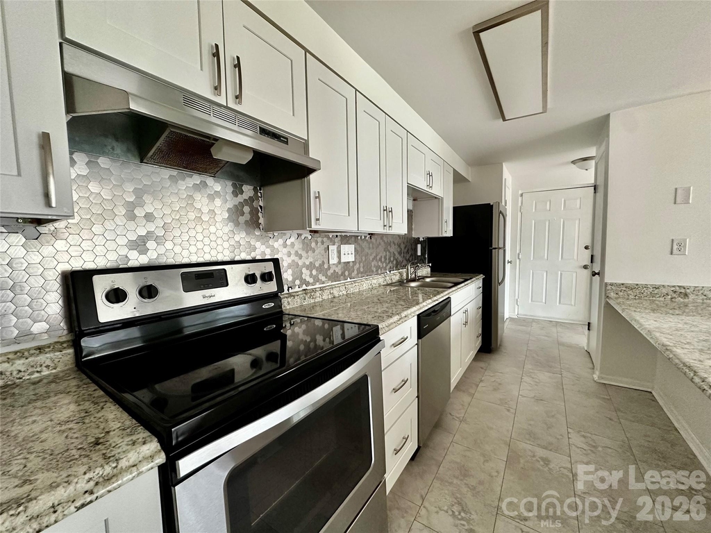 1645 Arlyn Circle - Photo 6