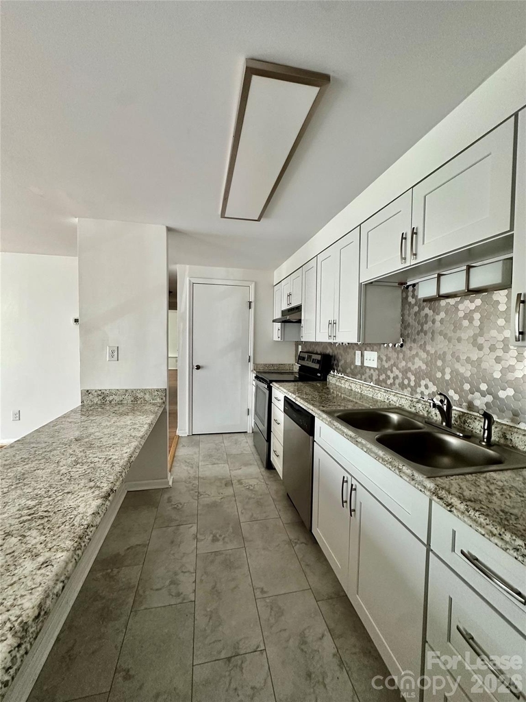 1645 Arlyn Circle - Photo 3