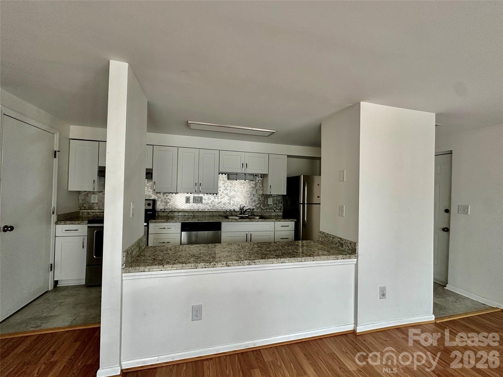 1645 Arlyn Circle - Photo 4