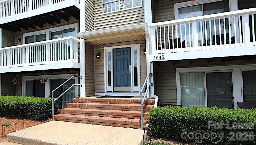 1645 Arlyn Circle - Photo 0