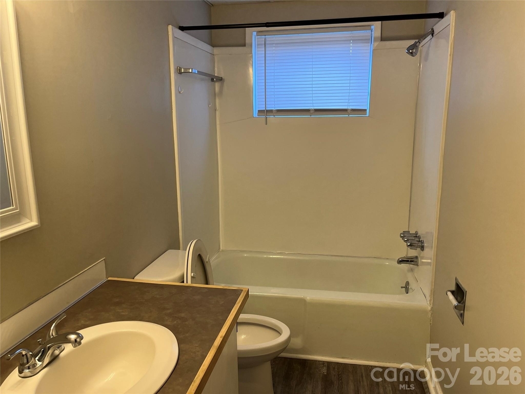 451 Montgomery Avenue - Photo 14