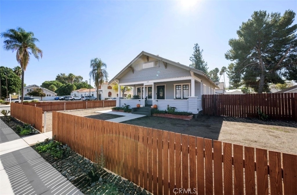 529 E Latham Avenue - Photo 2
