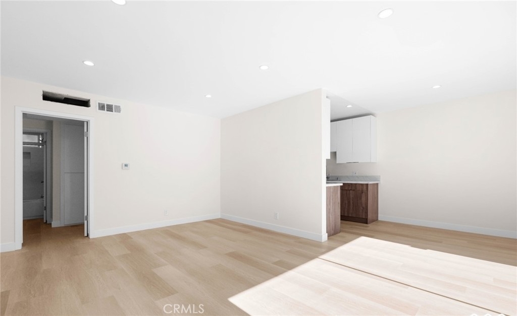 7961 Willis Avenue - Photo 2