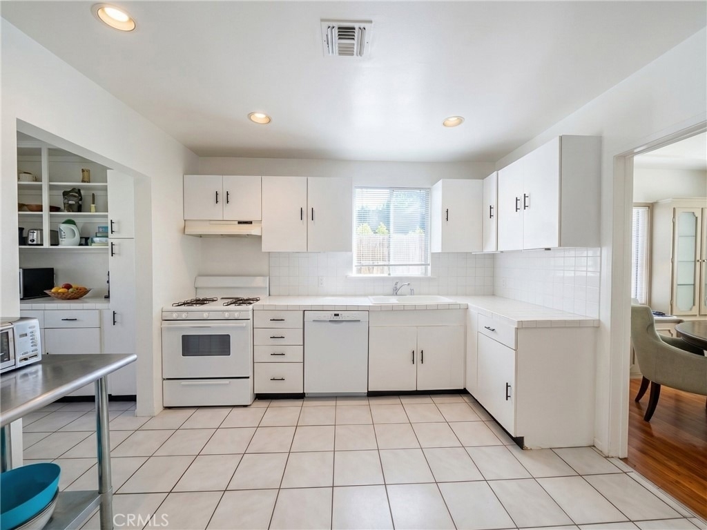 4332 Sunnyslope Avenue - Photo 6
