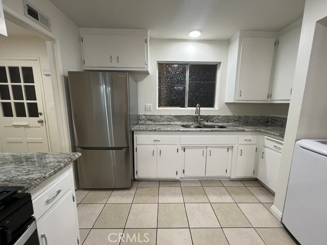 684 E Lee Place - Photo 30