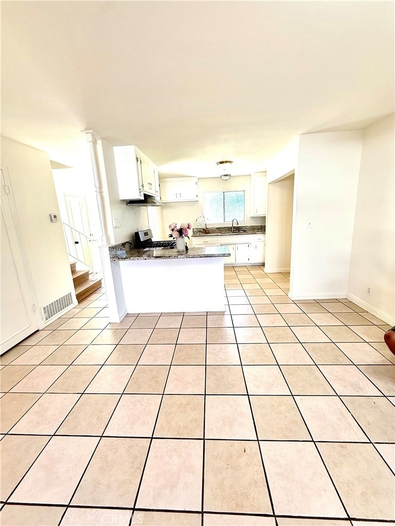 684 E Lee Place - Photo 7