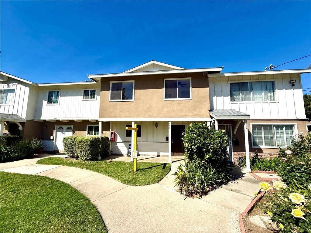 684 E Lee Place - Photo 0