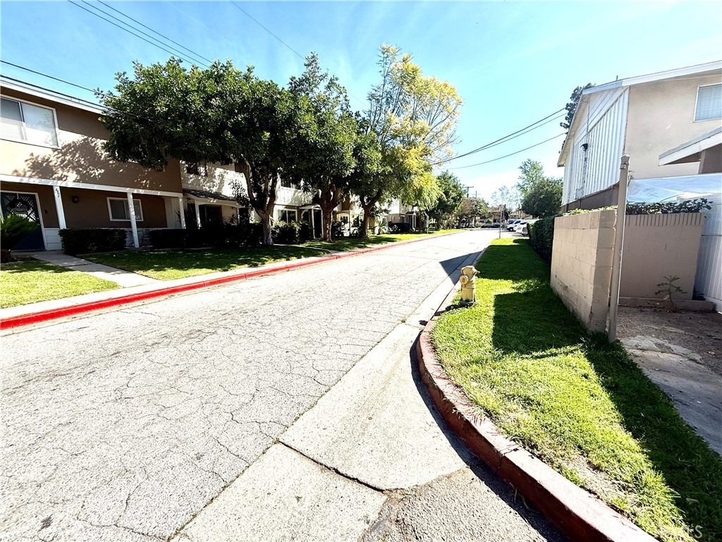 684 E Lee Place - Photo 28
