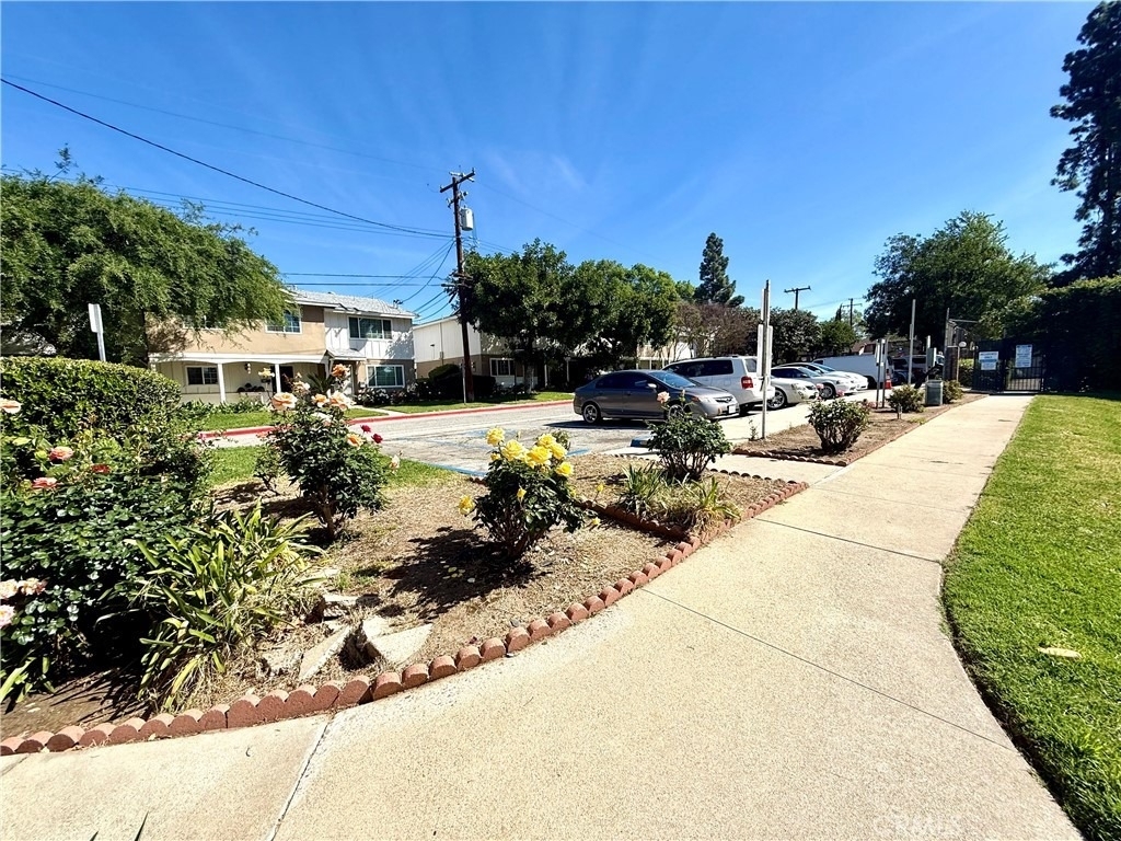 684 E Lee Place - Photo 1