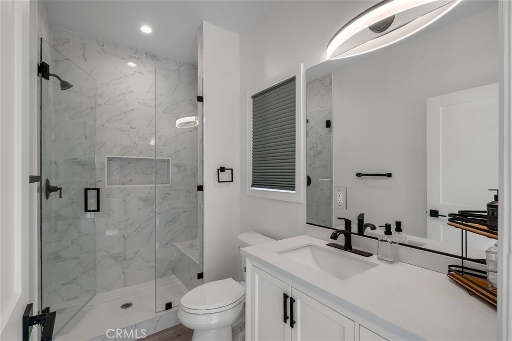 22434 Berdon St - Photo 19