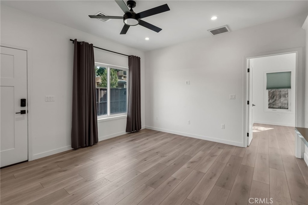 22434 Berdon St - Photo 6