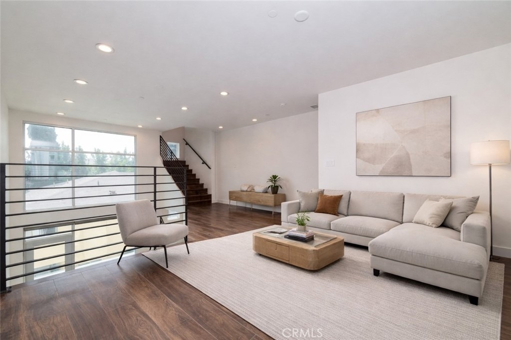 6016 W Beachwood Ln - Photo 2