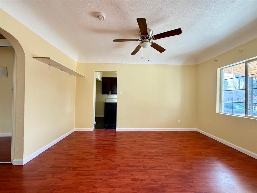 607 W 101st Street - Photo 10
