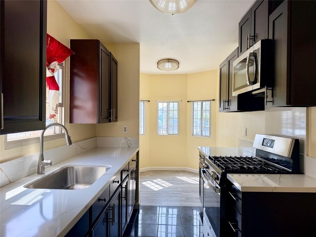 607 W 101st Street - Photo 4