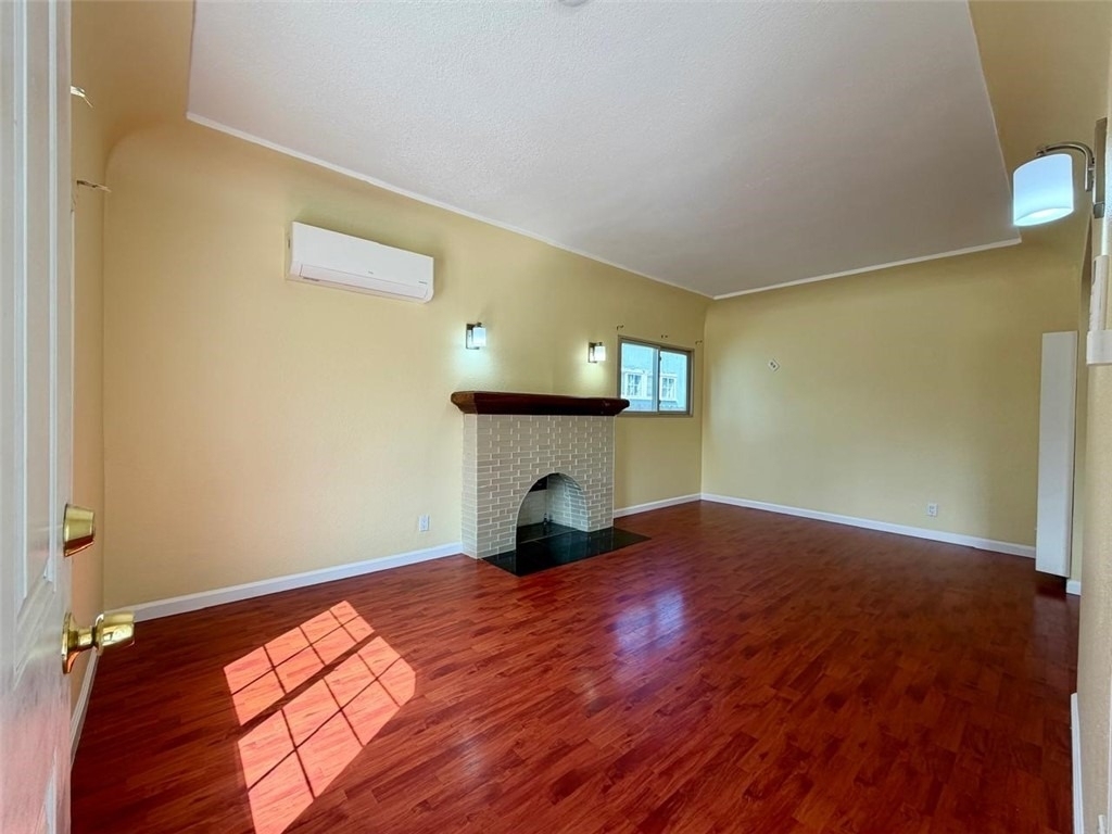 607 W 101st Street - Photo 6