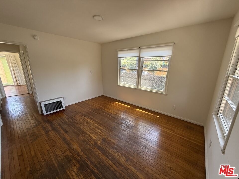 802 Superba Avenue - Photo 5