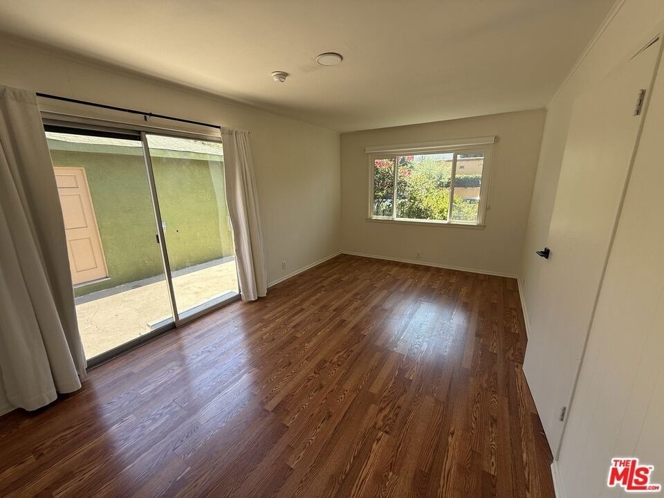 802 Superba Avenue - Photo 14