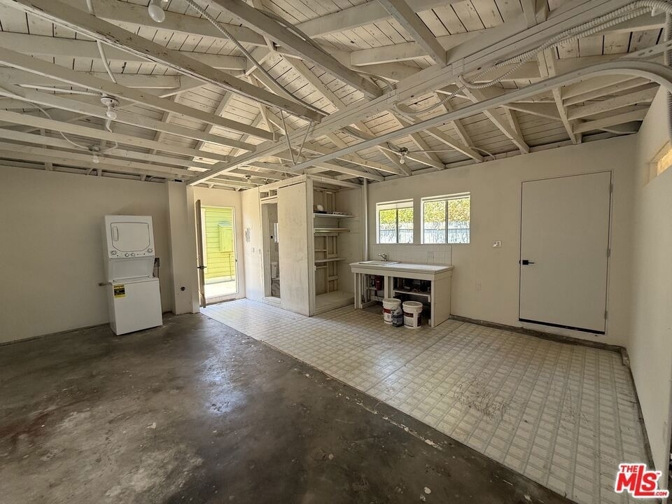 802 Superba Avenue - Photo 20