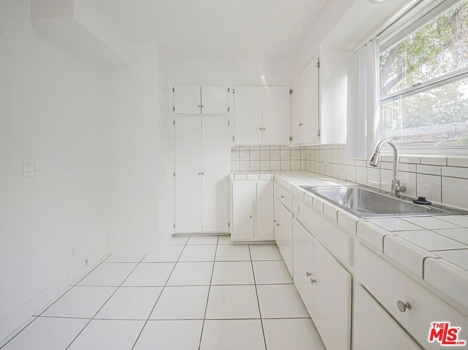 3370 W 83rd Street - Photo 4