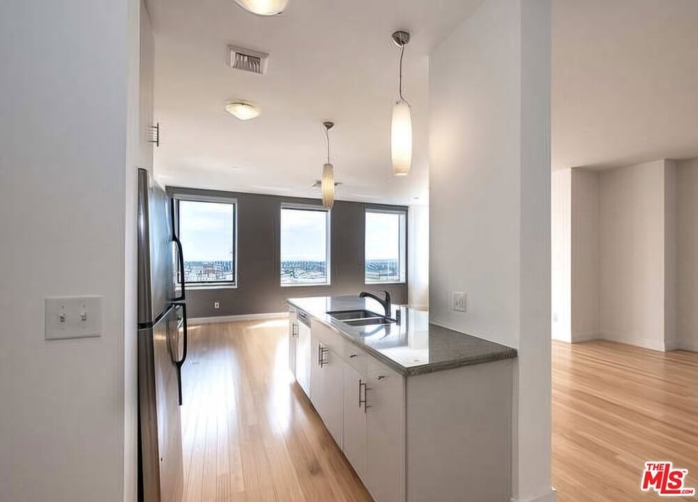 3810 Wilshire Boulevard - Photo 11