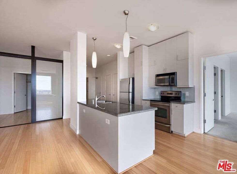 3810 Wilshire Boulevard - Photo 12