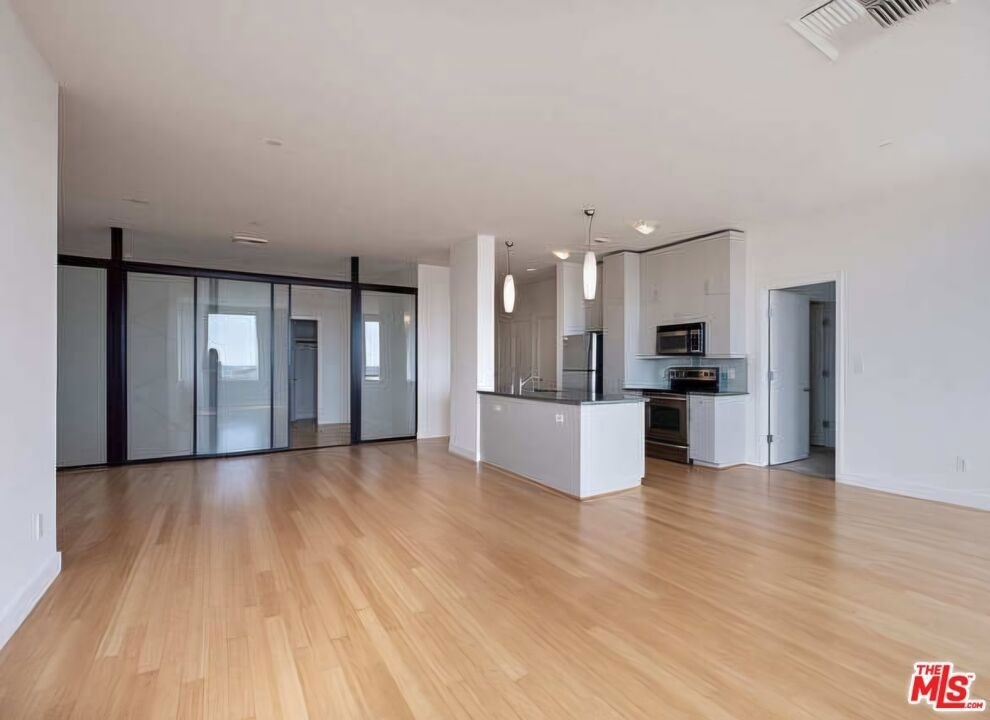 3810 Wilshire Boulevard - Photo 4