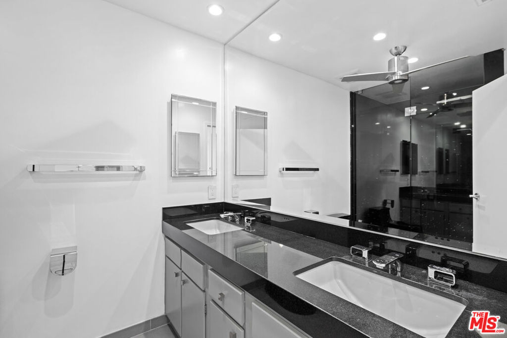 4267 Marina City Dr - Photo 29