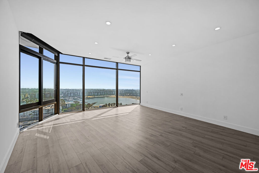 4267 Marina City Dr - Photo 31