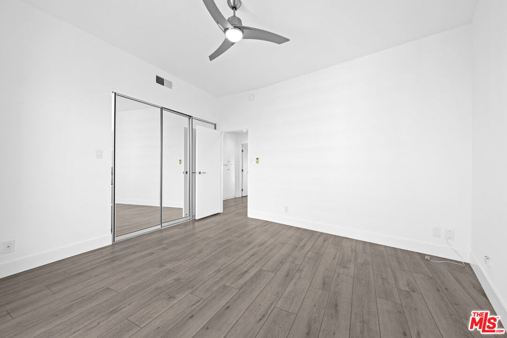 4267 Marina City Dr - Photo 26