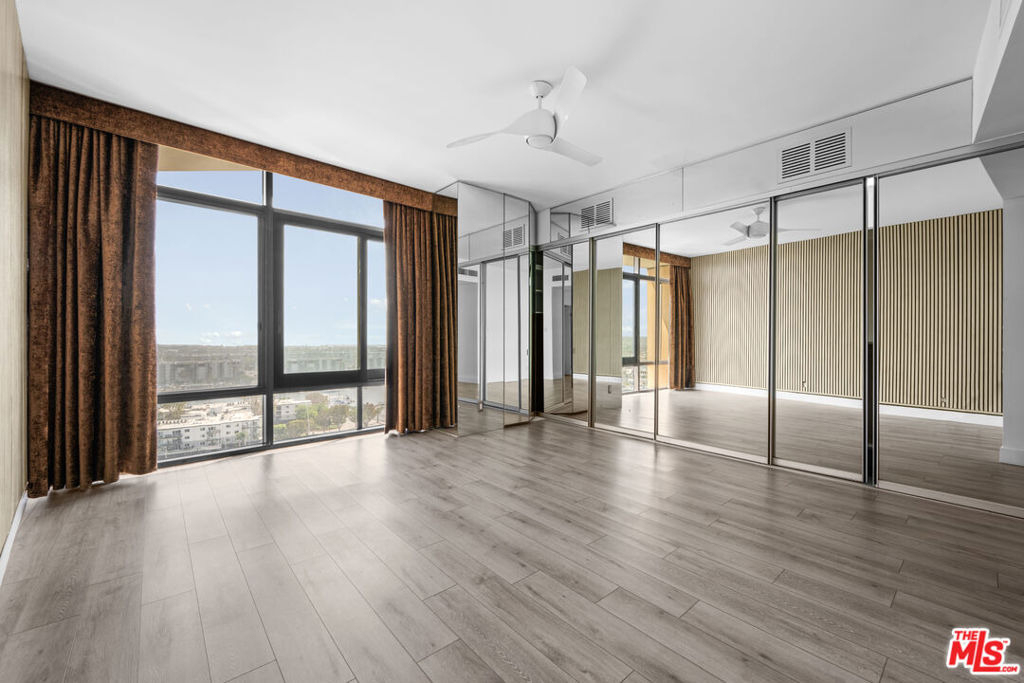4267 Marina City Dr - Photo 38
