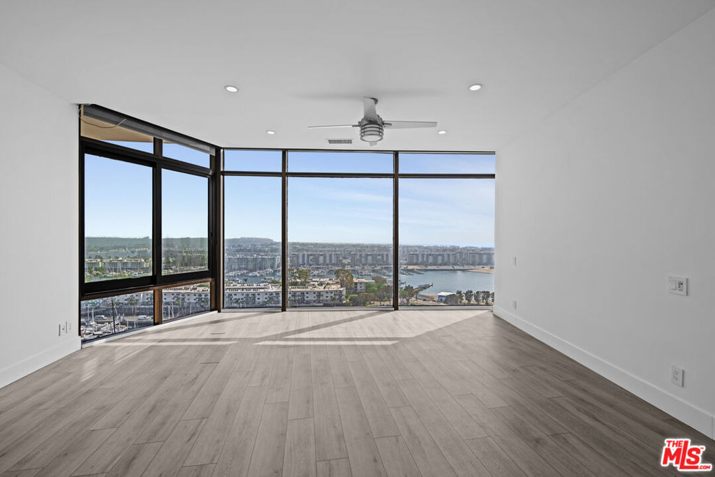 4267 Marina City Dr - Photo 33